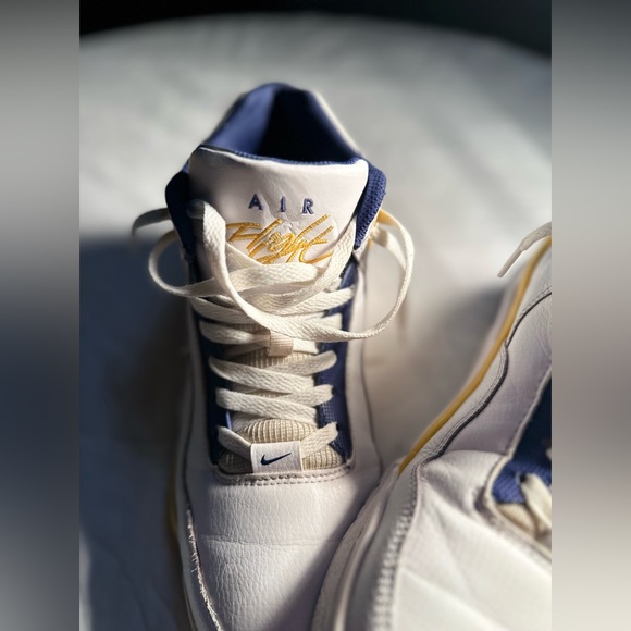 📍 NIKE AIR FLIGHT LEGACY "LAKERS" men’s size 10 - Picture 4 of 8